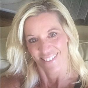 Meet your Posher, Lora